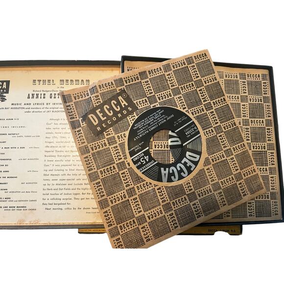 Vintage Lot of 3 Musicals 45 RPM Records 5-6 Two Sided Vinyls Each Decca - Picture 6 of 7